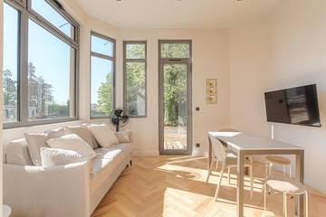 Gîte pour 2 personnes, avec terrasse à Écully