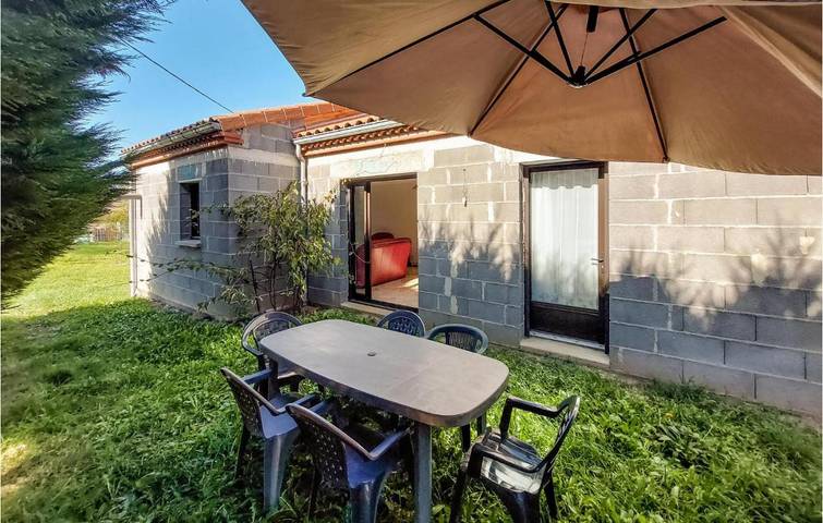 Location de vacances pour 6 personnes, avec terrasse, animaux acceptés à Chilhac