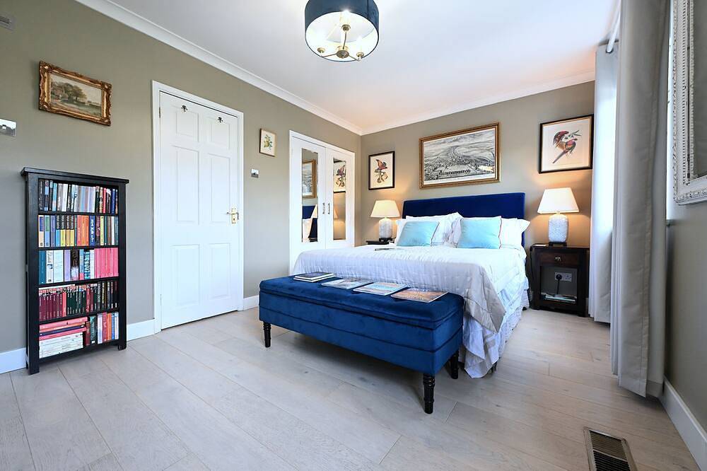 Luxury room in Richmond: ensuite, parking and 2 free tickets to Kew Gardens in Richmond upon Thames, London