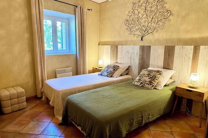 Gîte pour 4 personnes, avec terrasse ainsi que piscine et jardin, animaux acceptés à Villedieu - 4