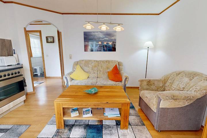Kleines Ferienhaus für 2 Personen auf großem Grundstück in Binz in Binz, Rügen