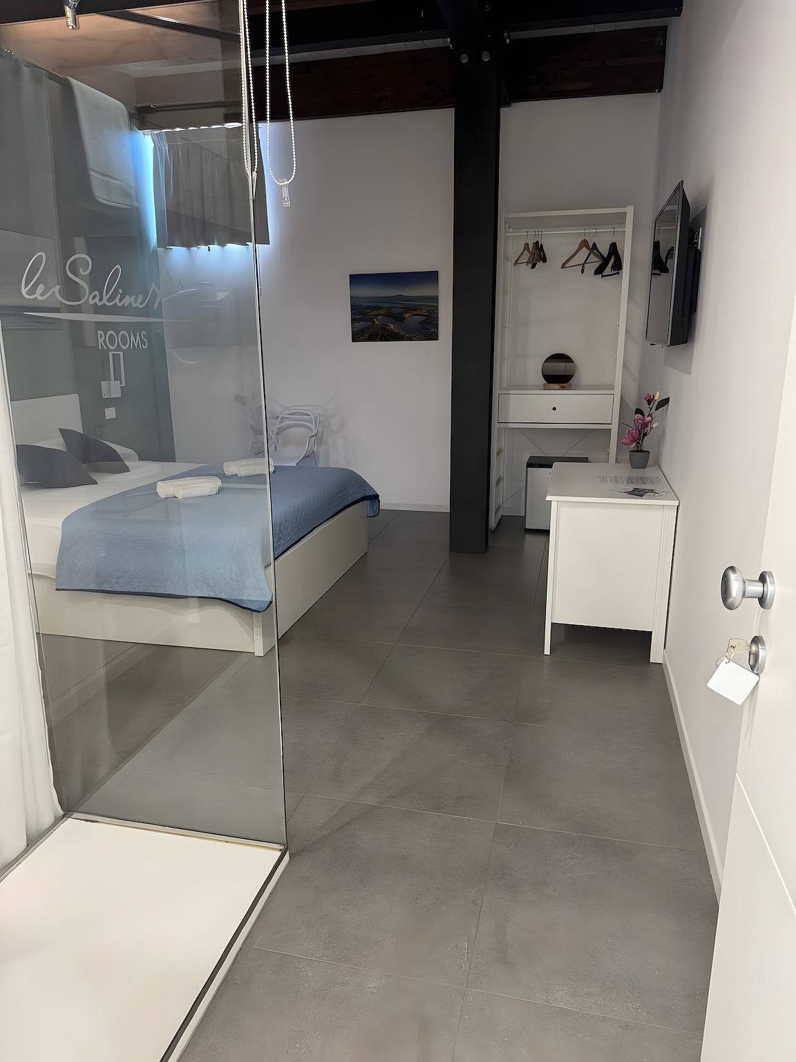 Room 102 at "Le Saline Rooms Marzamemi" with Wi-Fi and Air Conditioning in Marzamemi, Pachino