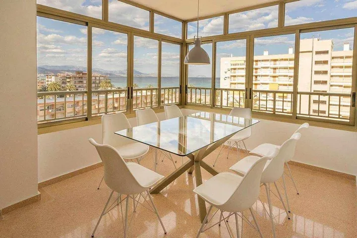 Apartamento de vacaciones para 8 personas, con piscina además de terraza y jardín - 1