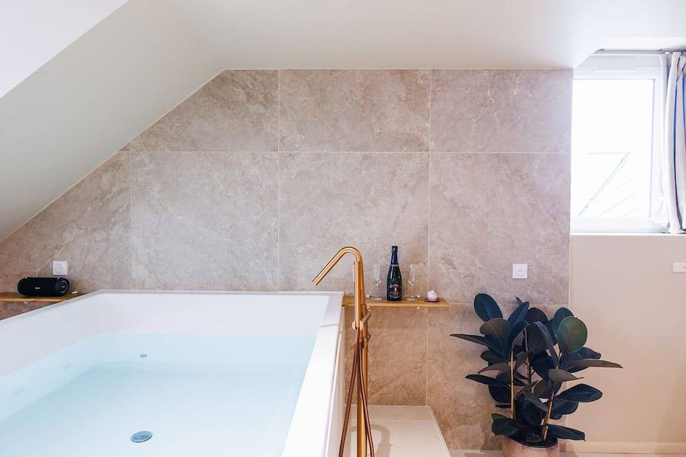 Entire apartment, Eden Room - Luxury, Balneo & Sauna in Le Mans, Sarthe