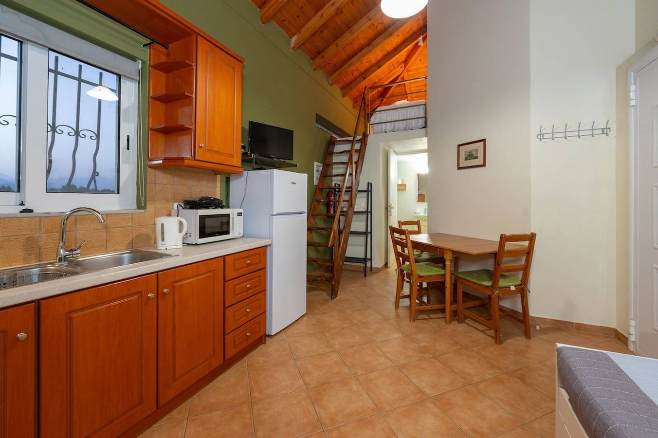 Μαργαρίτα/Margarita near to sea with heating pool in Peloponnes