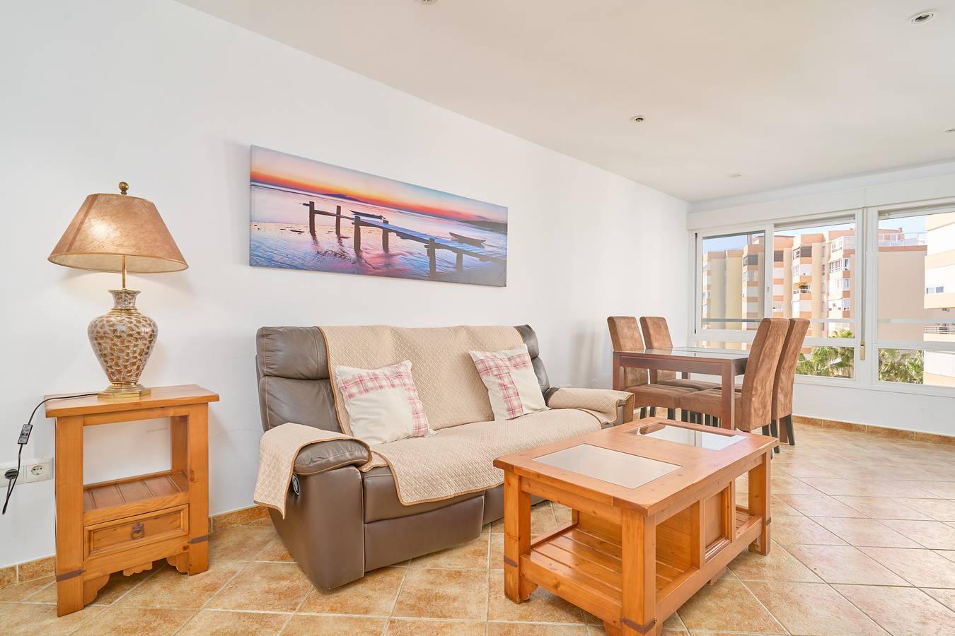 Geheel appartement, Appartement 'Centro Internacional A117' met zeezicht, wifi en airconditioning in Torrox Costa, Torrox