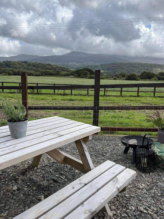 Cwtch Cader Shepherds Hut in Snowdonia