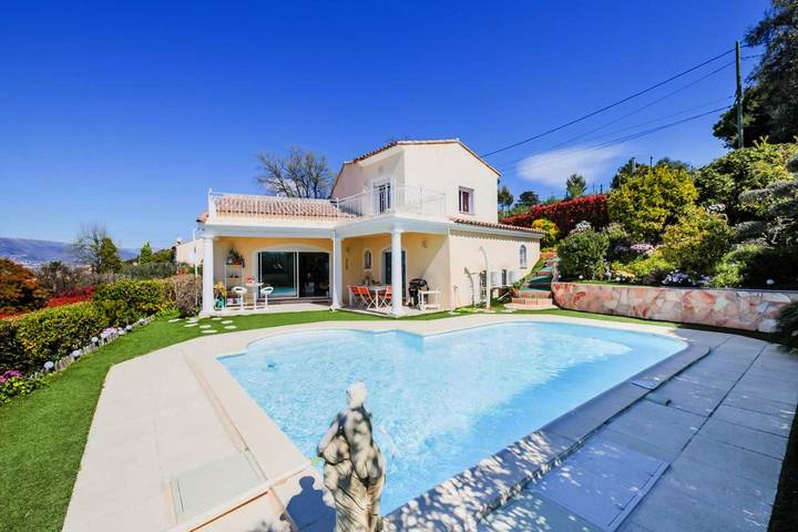 Villa für 7 Personen, mit Terrasse und Pool in Nizza