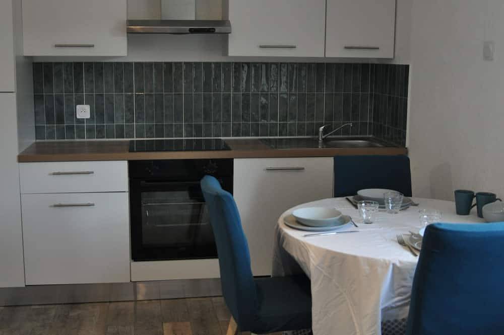 Apartamento entero, Renovated 2-room apartment on first floor near train station in Bourg-en-Bresse, Región de Bourg-en-Bresse