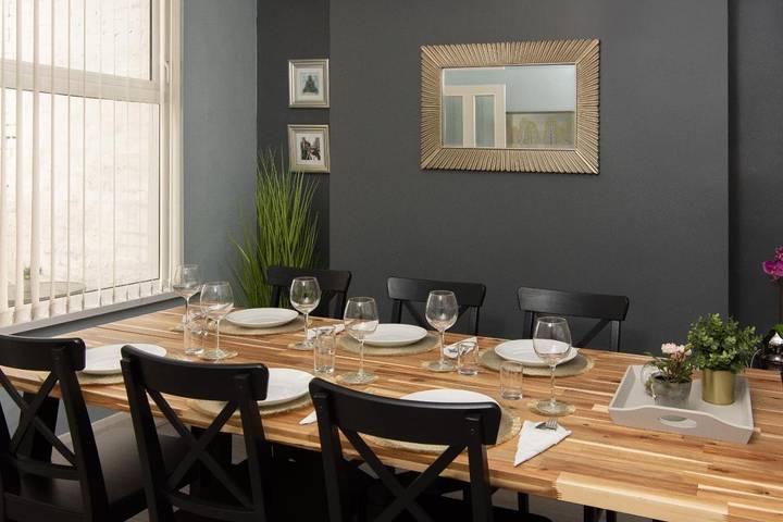 Holiday home for 14 people, with terrace in Belfast