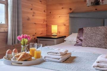 Cabin for 6 Guests in Sherwood Forest, Nottinghamshire, Picture 2