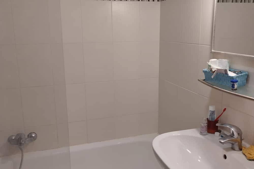 Entire apartment, Appartement de 2 Chambres Pour 4 Personnes in Thonon-les-Bains, Thonon-les-Bains region