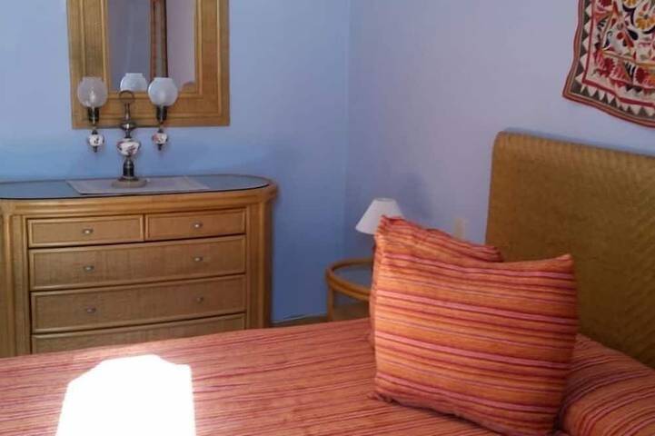 Very spacious bungalow with terrace, sea views, community pool and jacuzzi. in Playa de las Meloneras, San Bartolomé de Tirajana
