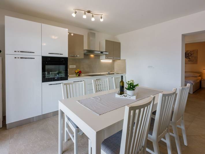 Ganze Wohnung, Wohnung im Erdgeschoss mit Terrasse in Gradsko kupalište (Crikvenica), Crikvenica