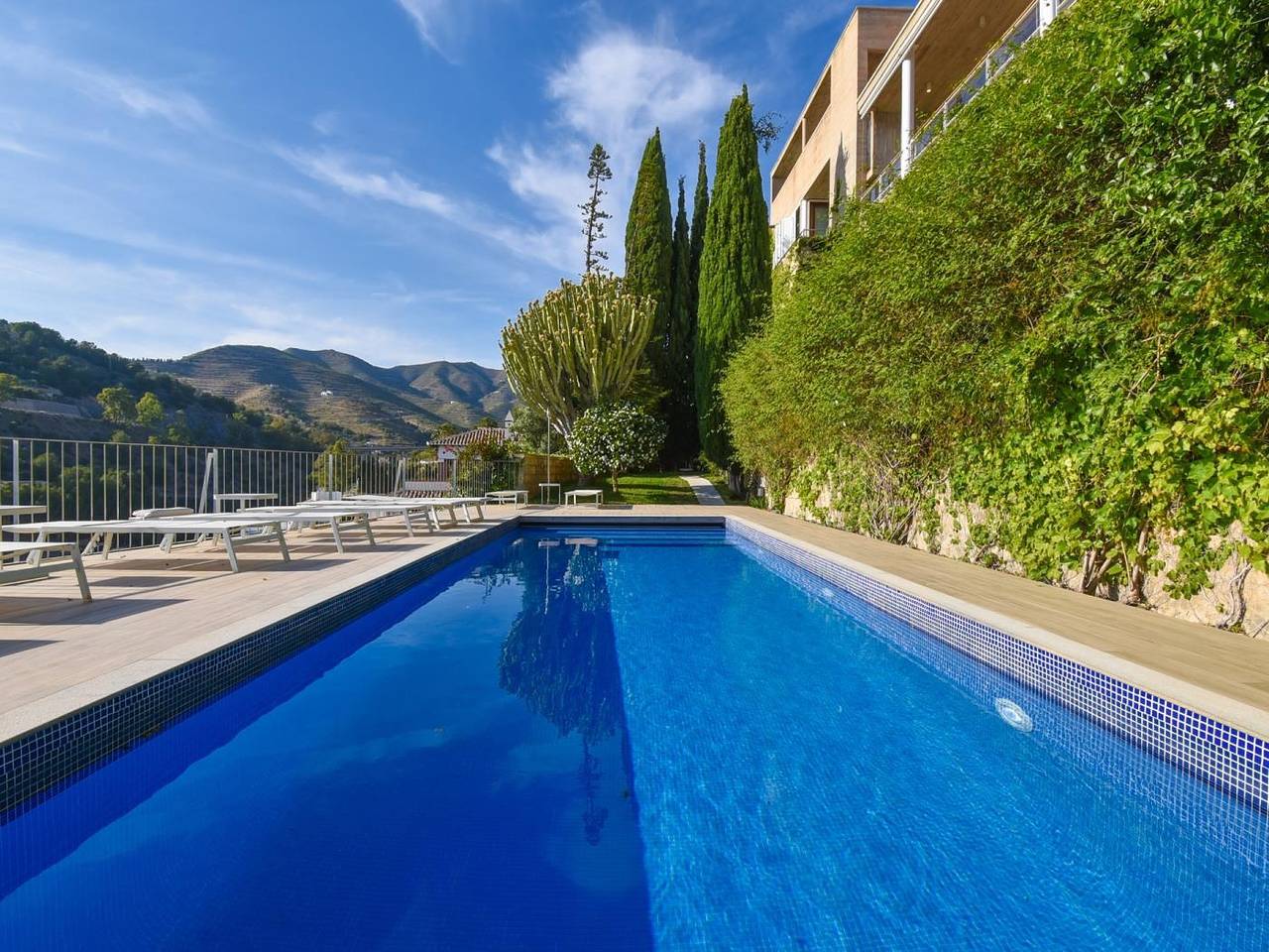 Schöne moderne Villa mit privatem beheiztem Pool in Almuñecar, Costa Tropical