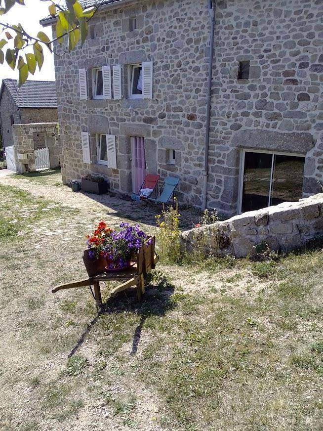 Location de vacances pour 8 personnes, avec jardin et terrasse dans Saint-Léger-du-Malzieu