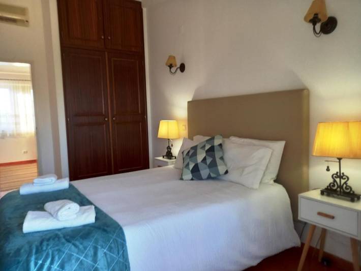 Maison d’hôte pour 3 personnes, avec terrasse ainsi que piscine et jardin dans Odiáxere - 3