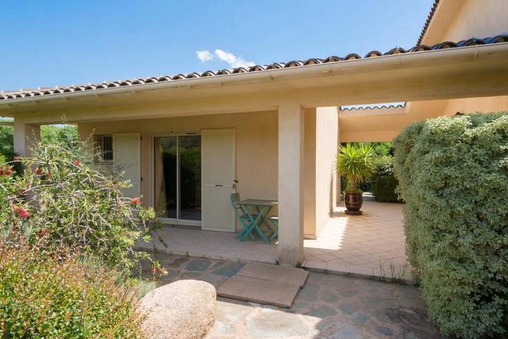 Villa pour 9 personnes, avec jardin et piscine ainsi que vue et terrasse à Pianottoli-Caldarello - 4