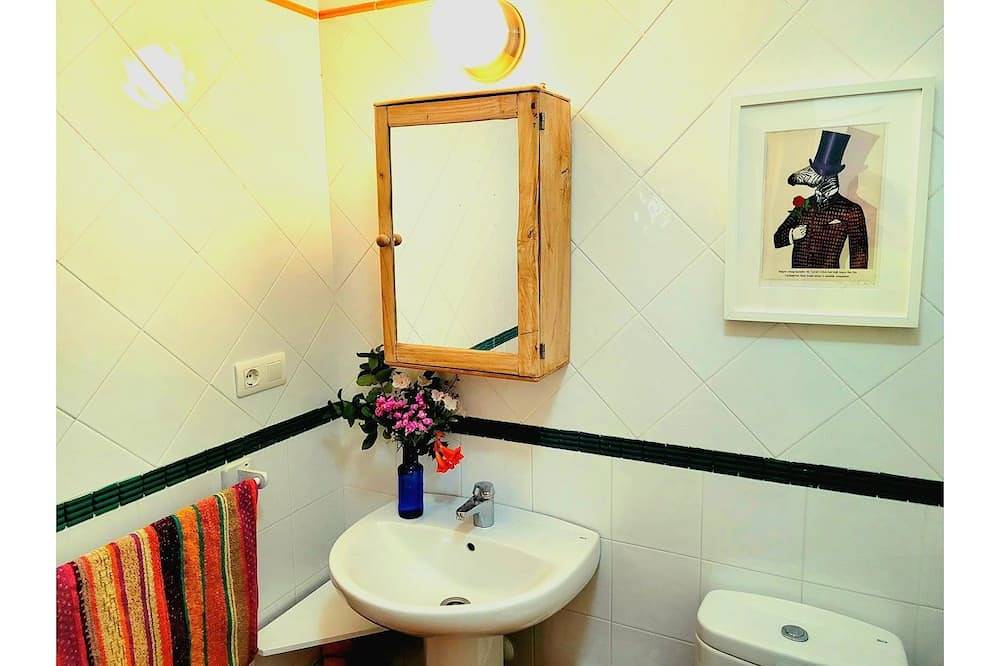 Apartamento entero, Luminoso piso con vistas y chimenea en Benaocaz in Benaocaz, Pueblos Blancos