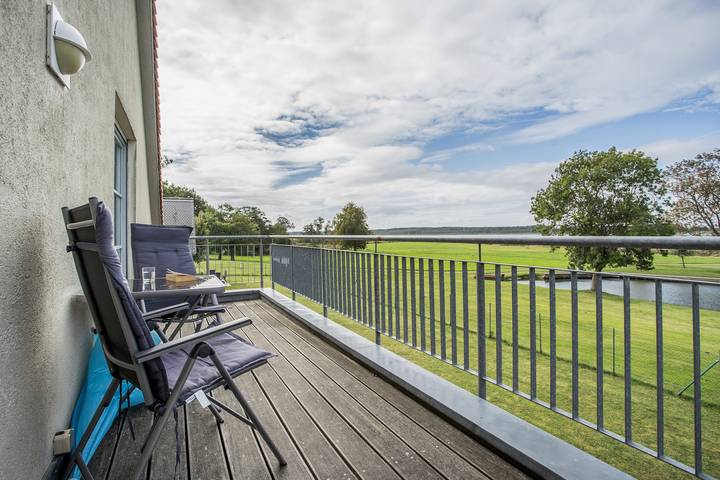 Appartement entier, Appartement "Leuchtturm" – Dernier étage, grand balcon & vue sur l’Achterwasser in Dewichow, Mellenthin