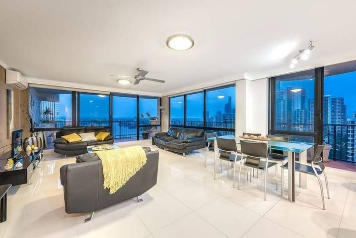 Holiday rental for 6 people, with hot tub and sauna as well as garden in Surfers Paradise