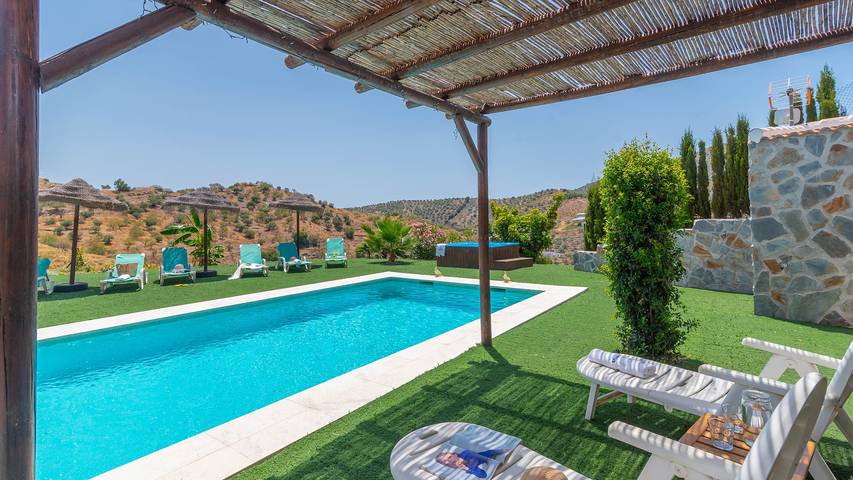 Chalet para 8 personas, con jacuzzi además de piscina y balcón/terraza, Se admiten mascotas en Provincia de Málaga - 3