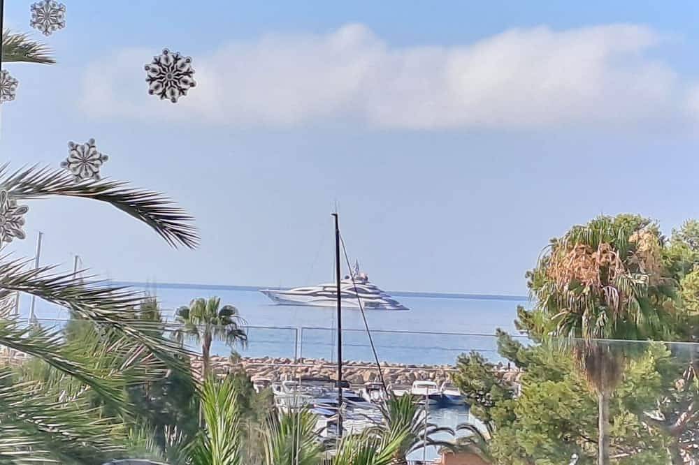 Ganze Wohnung, Sehr gepflegte Wohnung - Meerblick, direkter Zugang z.Hafen -trop. Garten m.Pool in Portals Nous, Calvià
