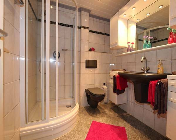 Ferienhaus, Dusche und Bad, Wc, 2 Schlafräume in Zell Stadt (Mosel), Zell (Mosel)