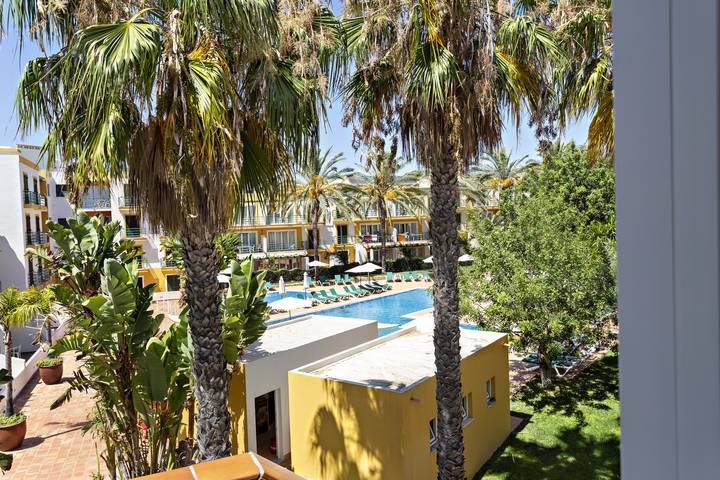 Apartamento de férias para 4 pessoas, com piscina infantil e jardim em Tavira