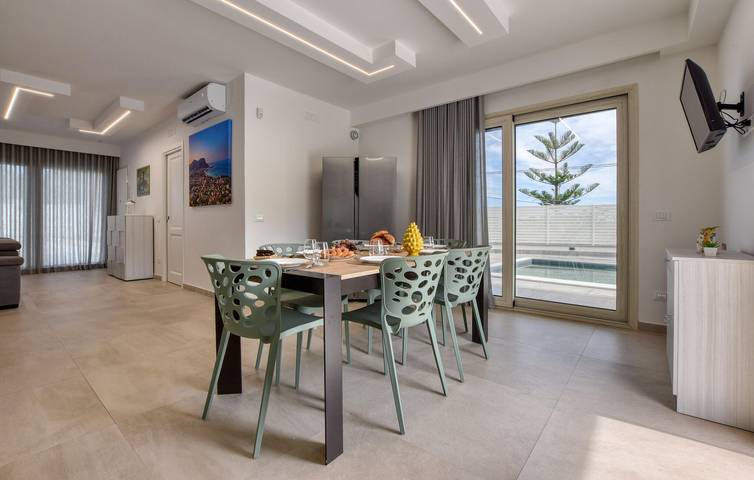 Sant'Onofrio Apartment with Pool and Terrace, 900m to City Center in Trabia, Palermo Province