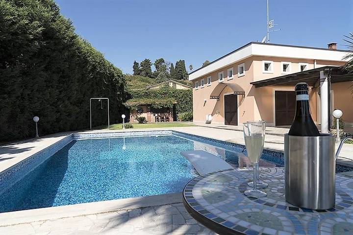 Casa vacanza per 3 persone, con Terrazza e Giardino nonché Piscina a Aci Catena