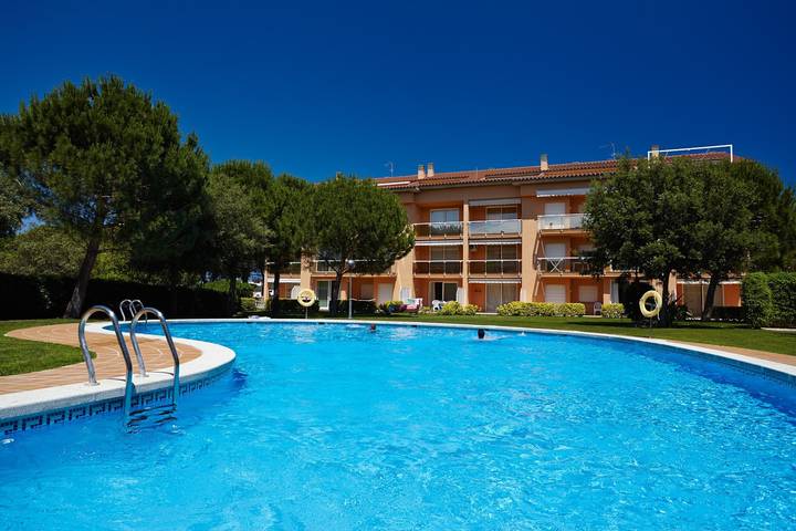 Ferienwohnung für 5 Personen, mit Terrasse und Kinderpool sowie Garten in Pals