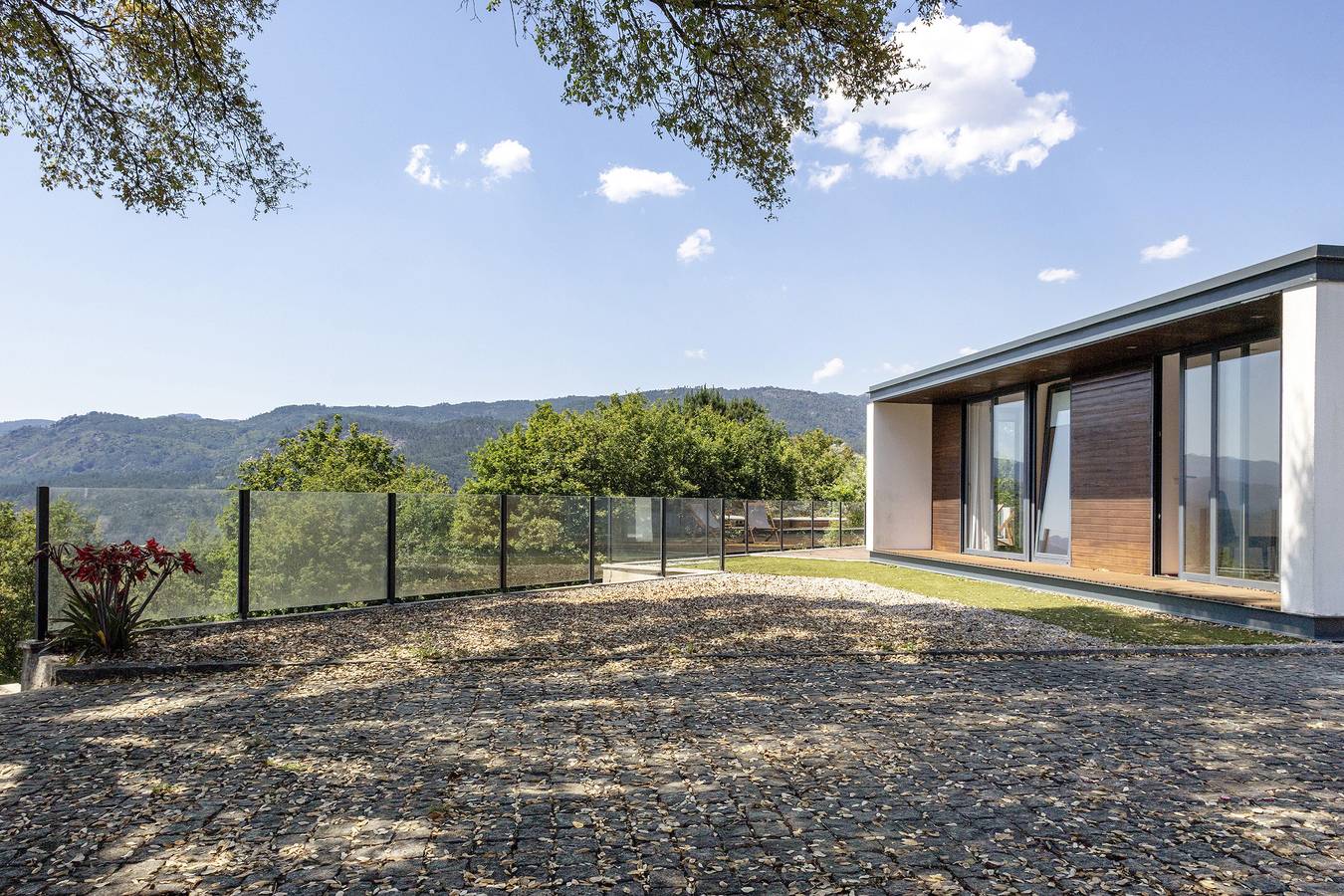 Casa vacanze 'Villacella - Gerês' con vista sulle montagne, Wi-Fi e aria condizionata in Louredo, Distretto de Braga
