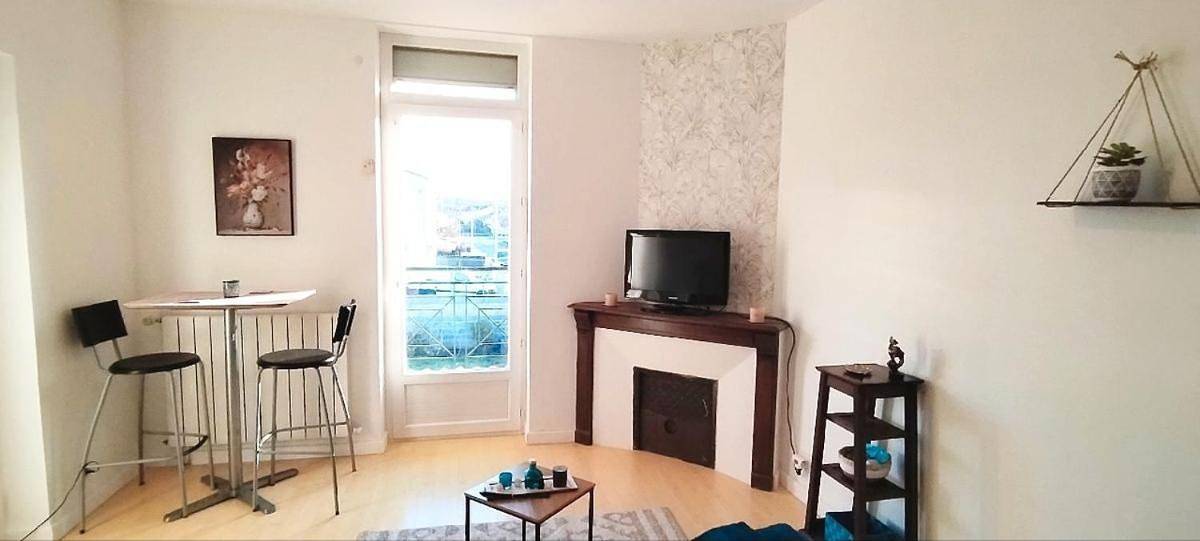 Location chambre spacieuse avec balcon et piscine in Albi, Région d'Albi