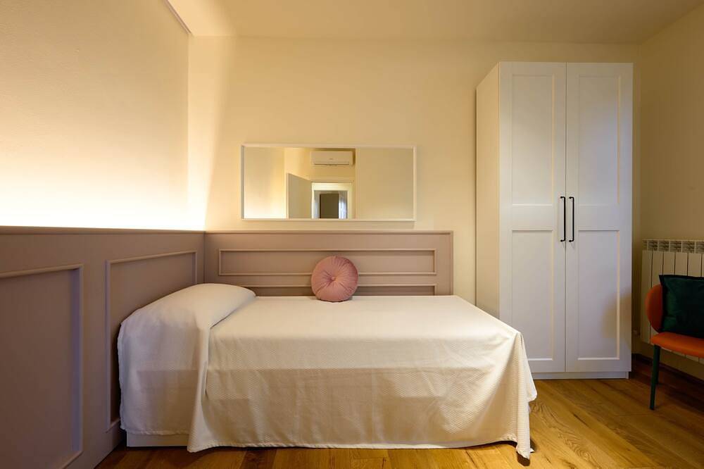 Entire apartment, Anise with Terrace in Montalcino, Val d'Orcia