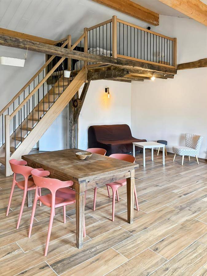 Location de vacances pour 4 personnes, avec Terrasse et Jardin dans Le Rouget-Pers