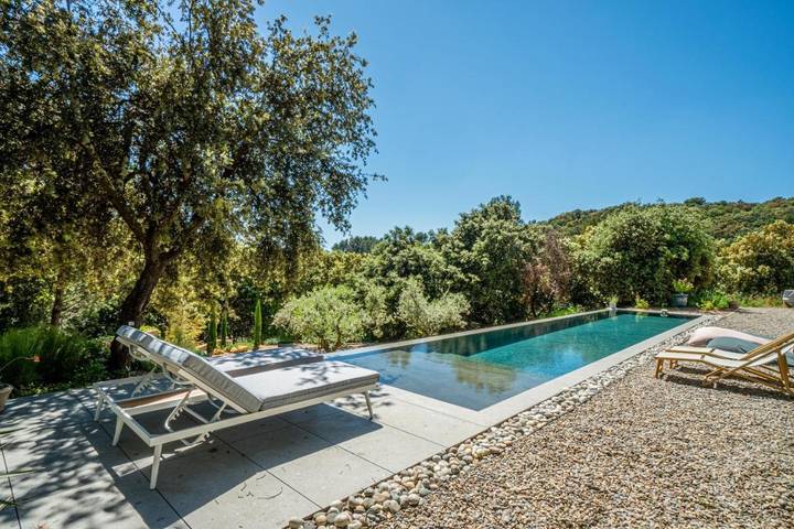 Appartement de vacances pour 2 personnes, avec piscine ainsi que jardin et vue