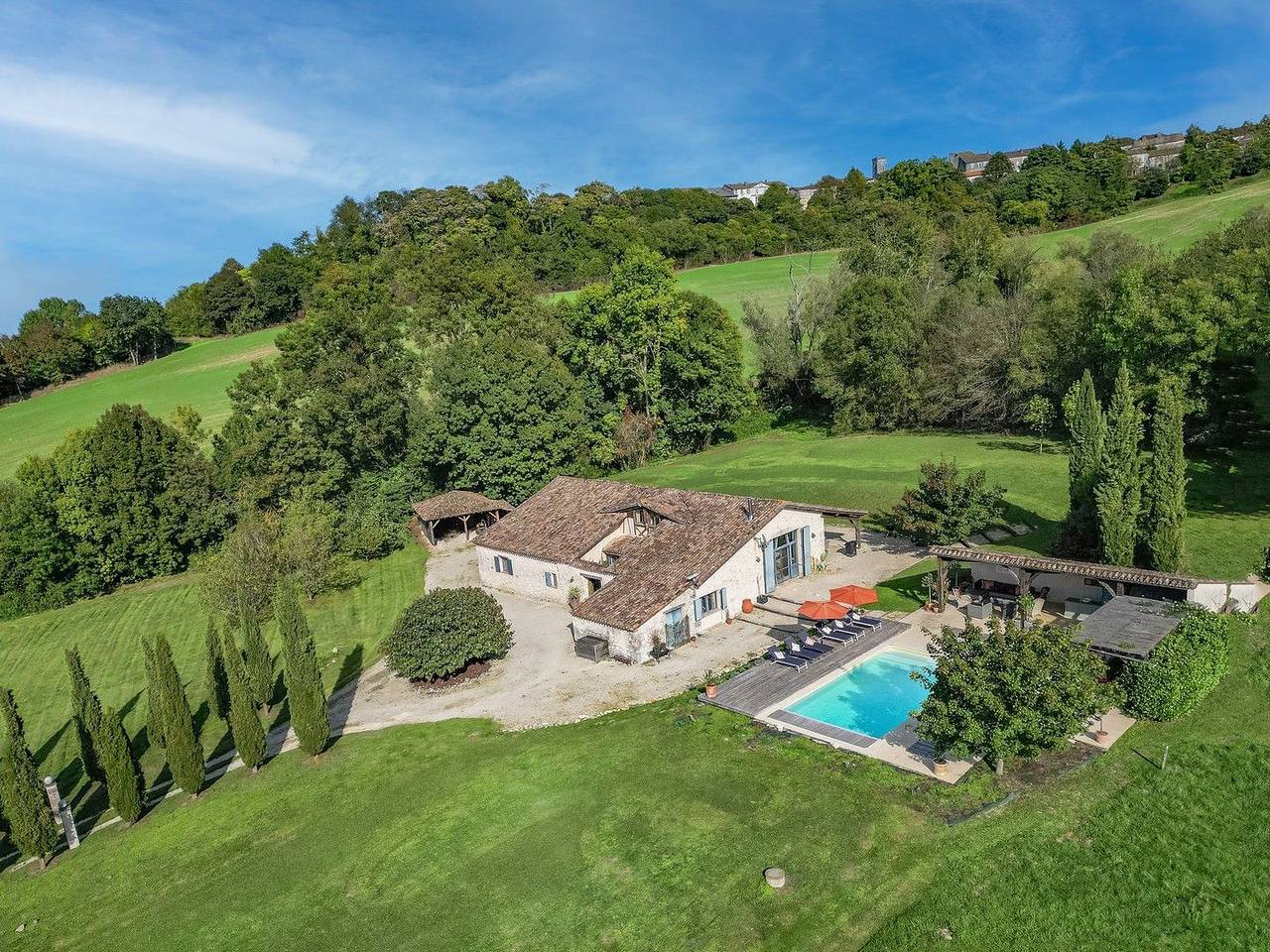 137 Beautiful Farmhouse Retreat | Sleeps 10 in Castillonnès, Région de Villeneuve-sur-Lot