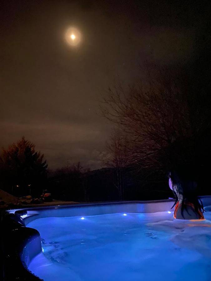 Villa med jacuzzi og nydelig utsikt in Vestvågøy 