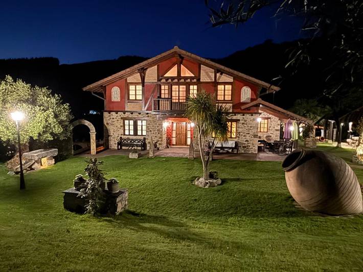 Chalet para 8 personas, con Balcón y Terraza además de Jardín y Piscina en Vizcaya
