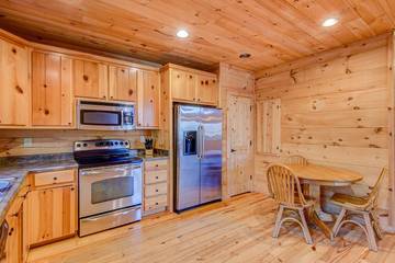 Log Cabin for 12 Guests in Blue Ridge Mountains, North Carolina, Picture 4