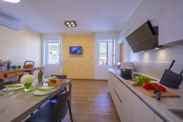 Glamping for 6 People in Riva del Garda, Garda Mountains, Photo 2