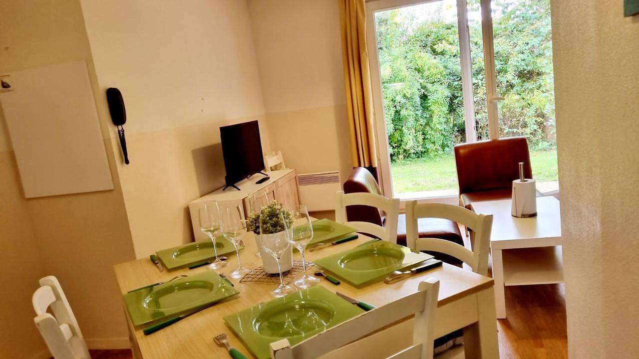 Appartement entier, Gîte Bulle de détente-Aux Portes d'Honfleur avec piscine couverte in Boulleville, Région de Bernay