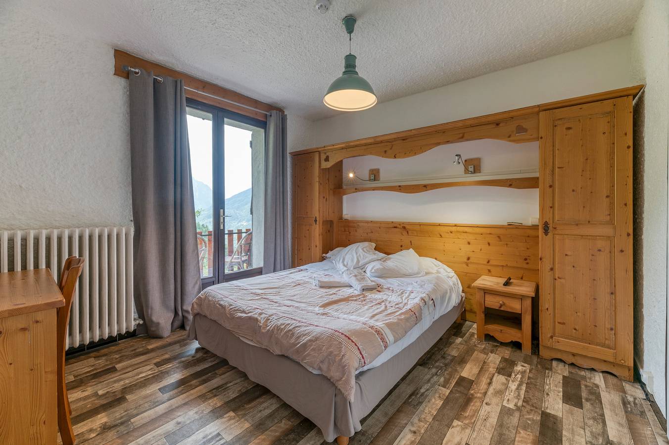 Habitación 'Chambre 5' con vistas a la montaña y balcón in Oz (desambiguación), Parque Nacional de los Ecrins