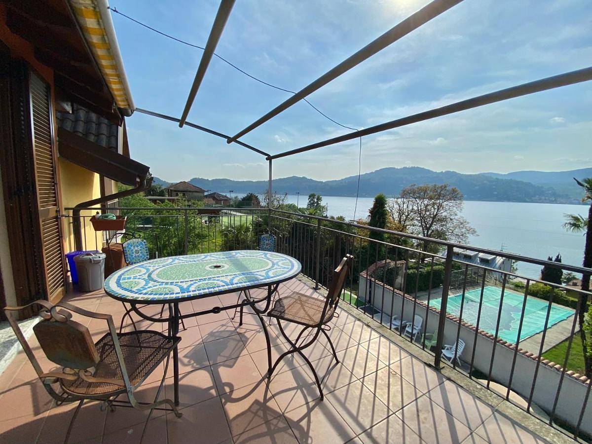 Appartamento intero, A dream on the lake in Comune di Angera, Lago Maggiore (Lombardia)