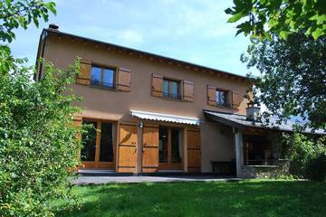 Location de vacances pour 8 personnes, avec jardin et balcon à Err