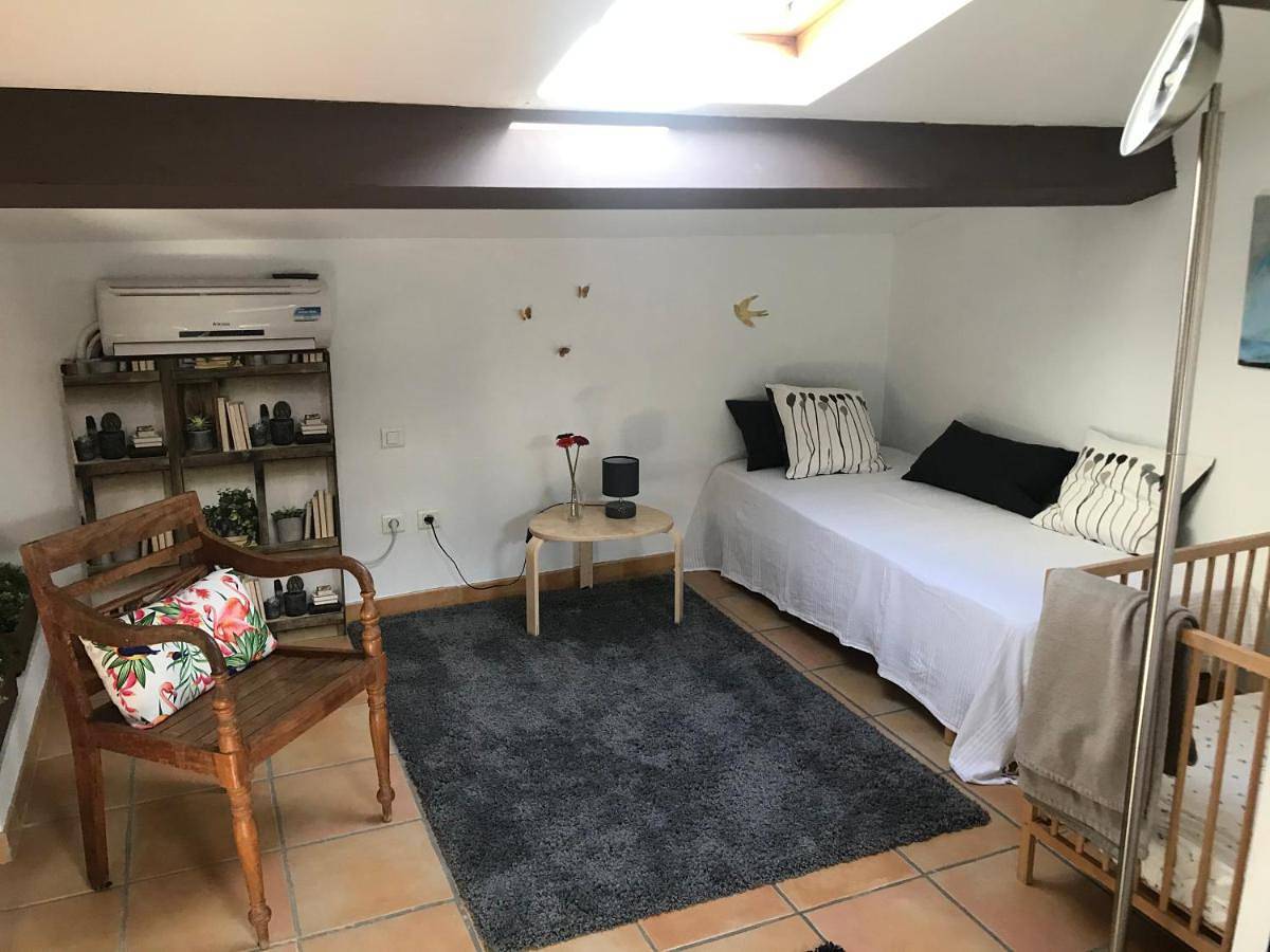 Triple Room with Private External Bathroom in Plan-de-Cuques, Côte méditerranéenne (France)