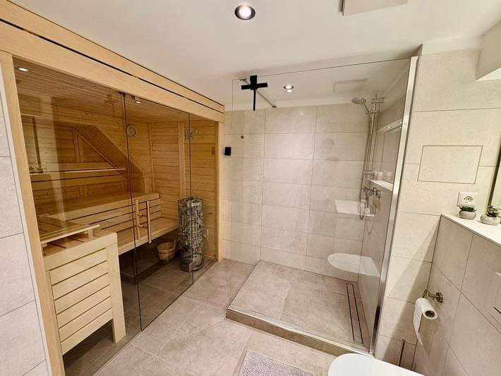 Ferienwohnung für 4 Personen, mit Balkon und Sauna sowie Seeblick an der Müritz
