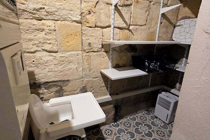 Entire apartment, 60m² apartment in a historic and authentic environment in Beaucaire, Nimes region
