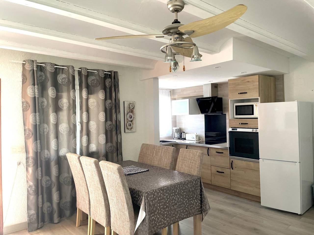 Bungalow acogedor de 2 habitaciones en Els Poblets con Wi-Fi y parking in Almadraba, Costa Blanca